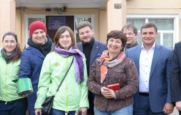 Александр Антоненко совместно с группой волонтеров Добровольной Народной Дружины посетил Московский дом-интернат для детей-инвалидов №21