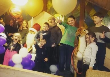 Подопечные фонда «Защитник счастья» побывали в семейном развлекательном парке «Skazka»