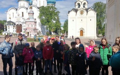 В Московской области дети военнослужащих и сотрудников Росгвардии посетили Свято-Троицкую Сергиеву Лавру