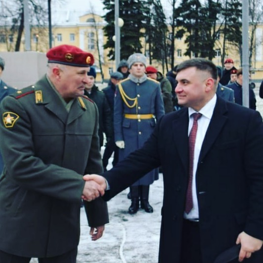Генерал-майор Меликов М.А. вручил наградное оружие президенту фонда