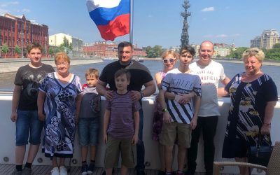 Благотворительный фонд «Защитник счастья» вместе с подопечными отправились на экскурсию по Москве-реке