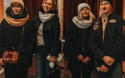 Благотворительный фонд «Защитник счастья» организовал поход в театр на малой Бронной